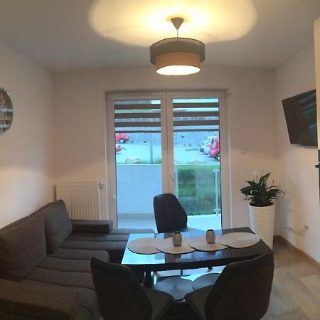 Апартаменты Apartament Happy View Еленя-Гура Экстерьер фото