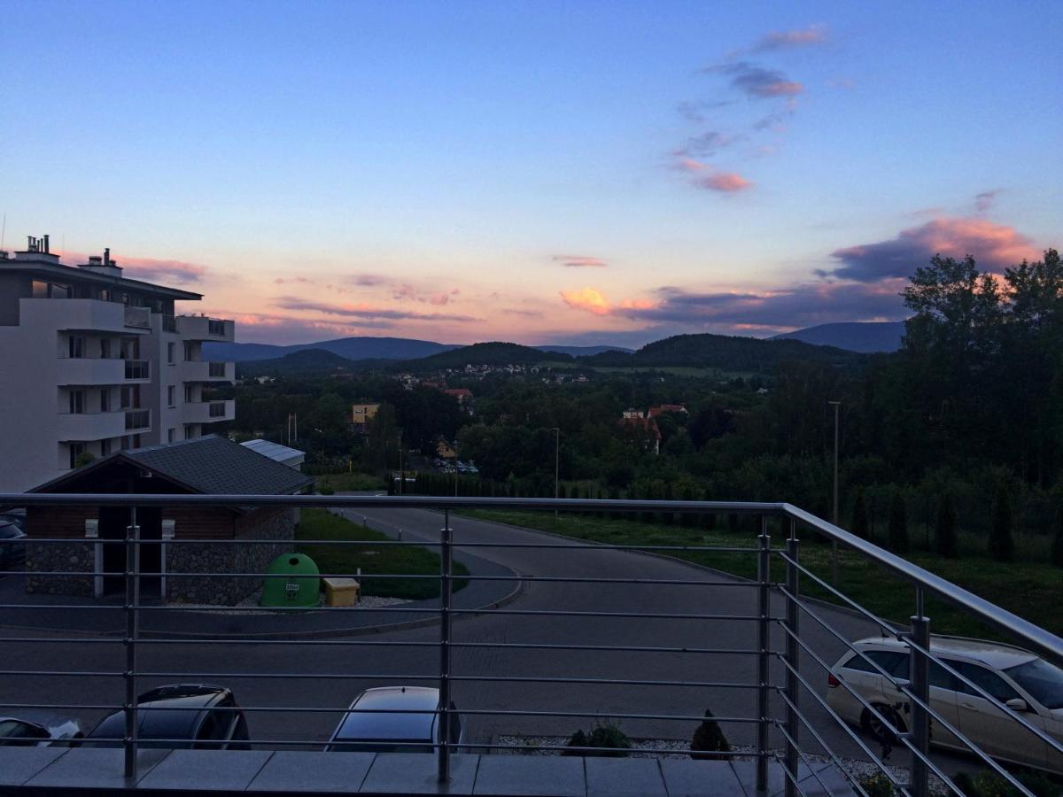 Апартаменты Apartament Happy View Еленя-Гура Экстерьер фото