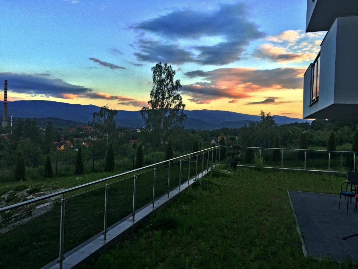 Апартаменты Apartament Happy View Еленя-Гура Экстерьер фото